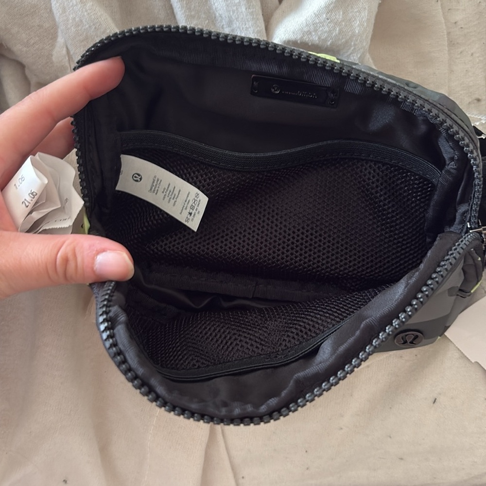 Lululemon Original Neon Green Camo Everywhere Belt bag Rare Color - Picture 7 of 8